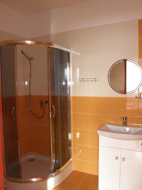 Standard Twin Room,208048729:JPEG